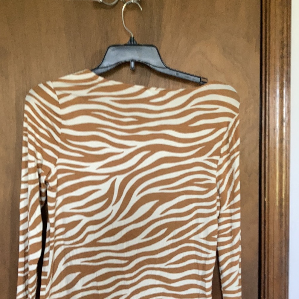 Ann Taylor zebra like print animal print lightweight top casual office M - Picture 9 of 17
